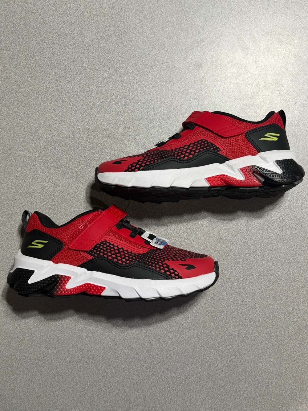 Skechers Kids Sneakers Red Black White Size 1 NEW Boys Athletic Shoes
